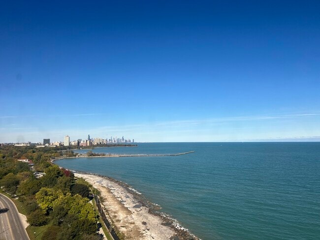 6700 S South Shore Dr in Chicago, IL - Building Photo - Building Photo