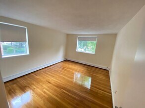 278 Grove St, Unit 11A in Auburndale, MA - Building Photo - Building Photo