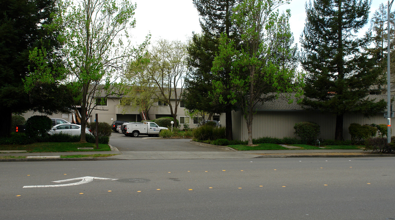 Meadow Oaks West Apartments in Santa Rosa, CA - Building Photo