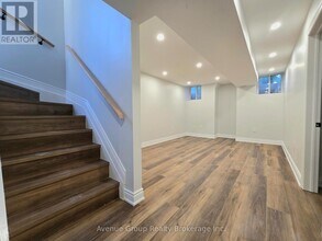 38 Vipond Rd in Whitby, ON - Building Photo - Building Photo