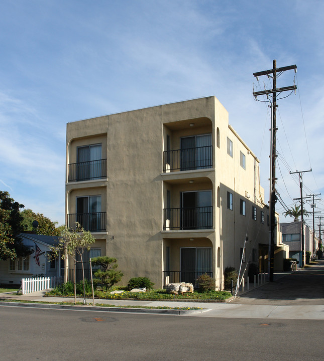 112 2nd St in Seal Beach, CA - Building Photo