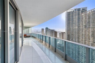 200 Biscayne Boulevard Way, Unit 3904 in Miami, FL - Foto de edificio - Building Photo