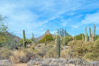 10326 E Buckskin Trail in Scottsdale, AZ - Building Photo - Building Photo