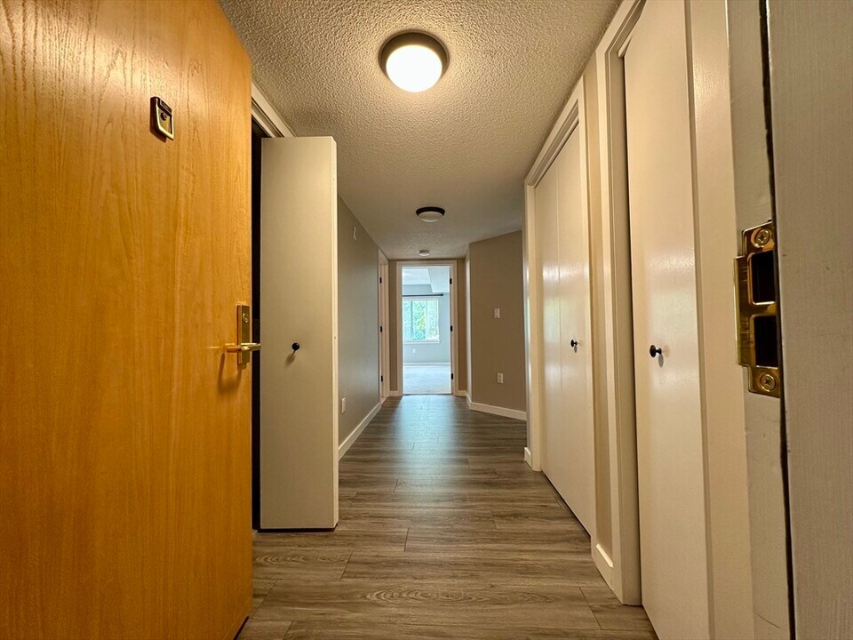 100 Place Ln in Woburn, MA - Building Photo