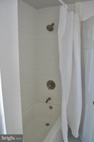 424 E Girard Ave in Philadelphia, PA - Building Photo