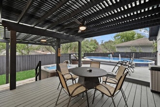 8005 Woodhue Rd in Dallas, TX - Building Photo - Building Photo