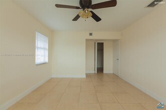 9974 SW 88th St in Miami, FL - Building Photo - Building Photo