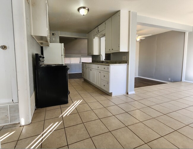 1101 Clairmont St in San Angelo, TX - Building Photo - Building Photo