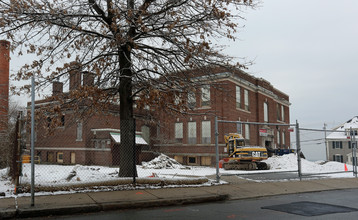 Dalrymple School Apartment in Winthrop, MA - Foto de edificio - Building Photo