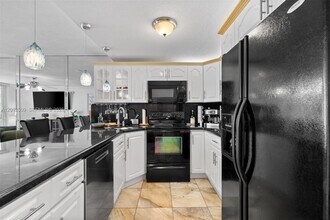 401 Ocean Dr in Miami Beach, FL - Building Photo - Building Photo
