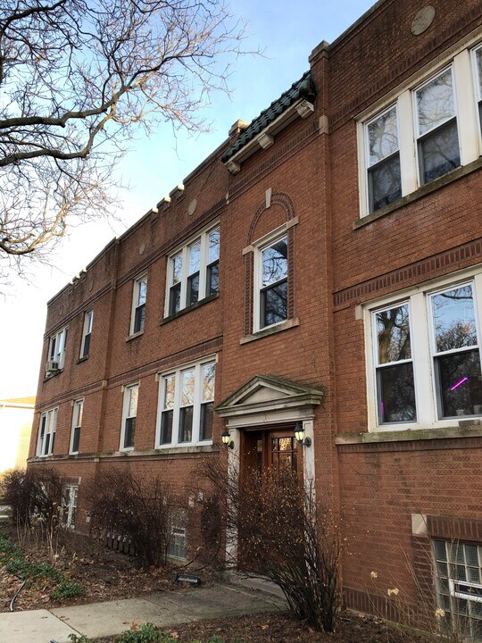 3703 W Eddy St in Chicago, IL - Building Photo