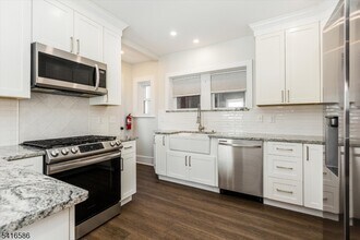 12 N Willow St in Montclair, NJ - Building Photo - Building Photo