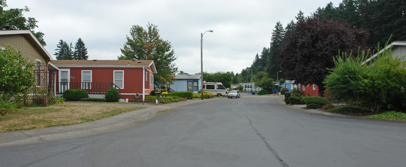 Meadowland Mobile Home Park in Portland, OR - Building Photo