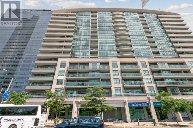 51-1951 Lower Simcoe St in Toronto, ON - Building Photo - Building Photo