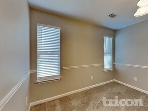 121 Pristine Dr in Locust Grove, GA - Foto de edificio - Building Photo