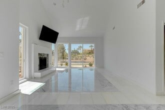 8953 Diamond Falls Dr in Las Vegas, NV - Building Photo - Building Photo