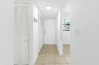 141 NW 93rd Ave, Unit 102 in Pembroke Pines, FL - Building Photo - Building Photo