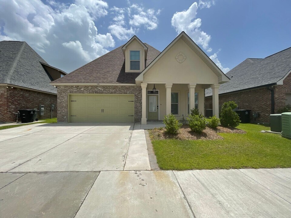 161 Lake Breeze Dr in Baton Rouge, LA - Building Photo
