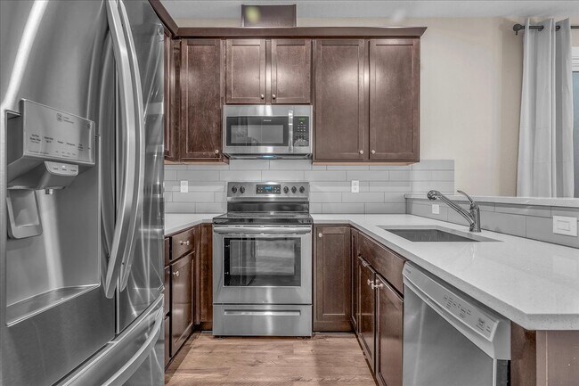 2736 SE 84th Ave in Portland, OR - Building Photo - Building Photo