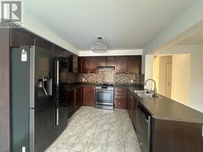 240 Armstrong Cres in Bradford West Gwillimbury, ON - Building Photo - Building Photo