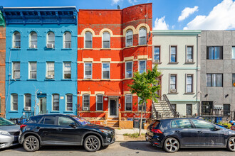 142 Grove St in Brooklyn, NY - Foto de edificio - Building Photo