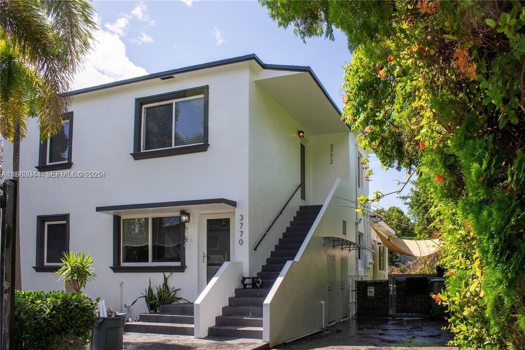 3770 SW 27th St in Miami, FL - Building Photo