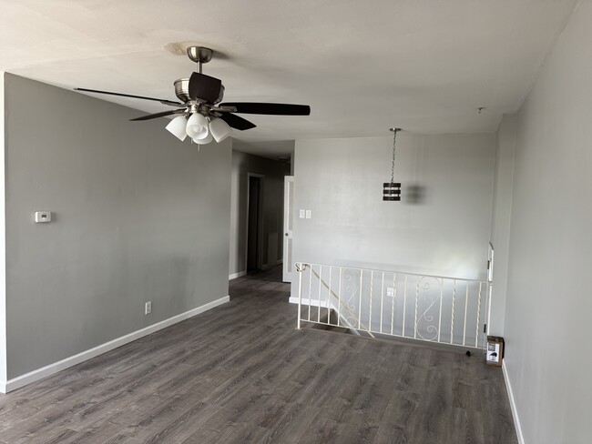 10020 Jeanes St, Unit Floor 2 in Philadelphia, PA - Building Photo - Building Photo