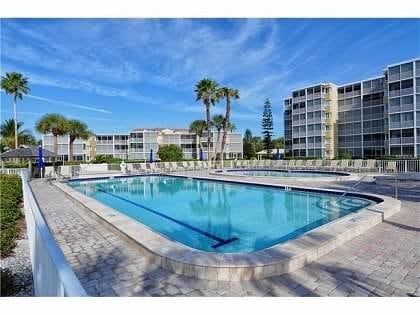 4805 Gulf of Mexico Dr, Unit 102 in Longboat Key, FL - Building Photo - Building Photo