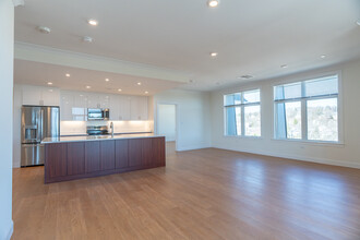 196 Sherman Rd, Unit 418 in Boston College, MA - Foto de edificio - Building Photo