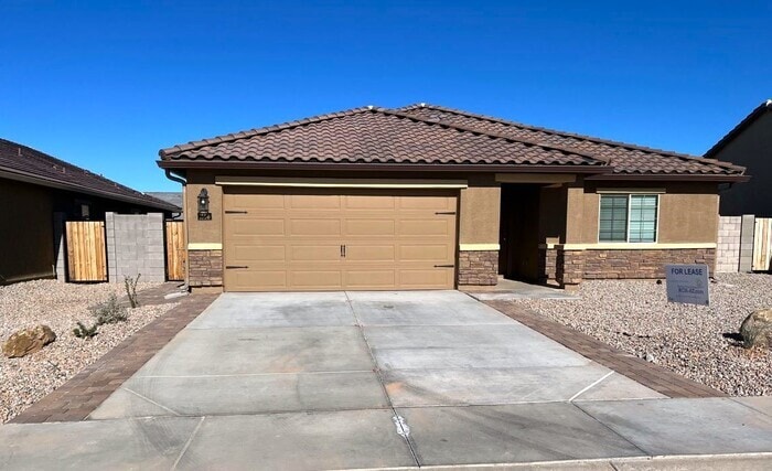 1556 Demain Dr in Casa Grande, AZ - Building Photo