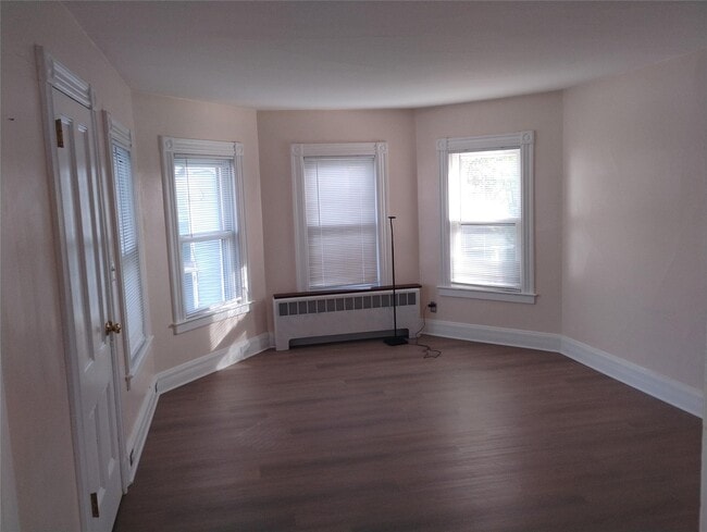 68 Jennings Ave in Patchogue, NY - Building Photo - Building Photo