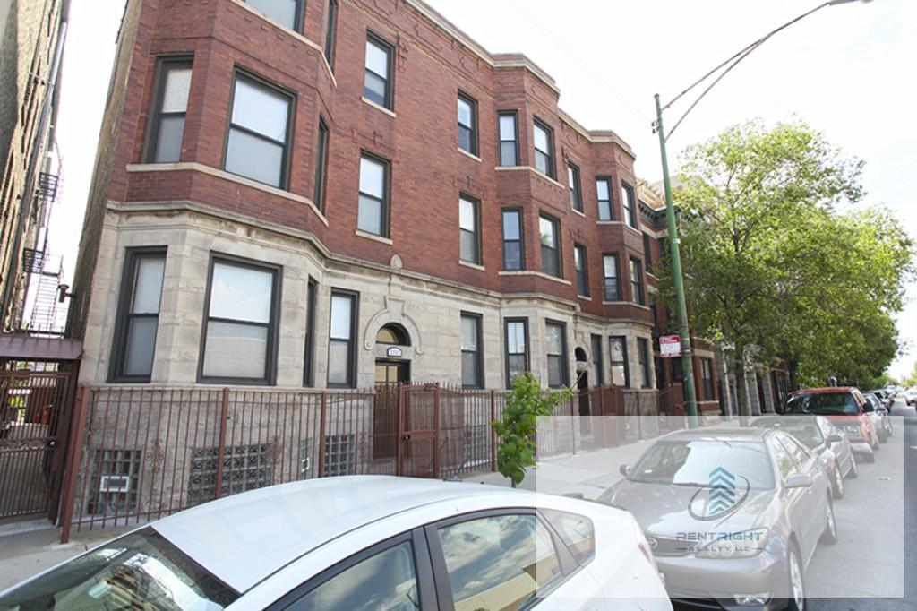 1363 N Ashland Ave in Chicago, IL - Building Photo
