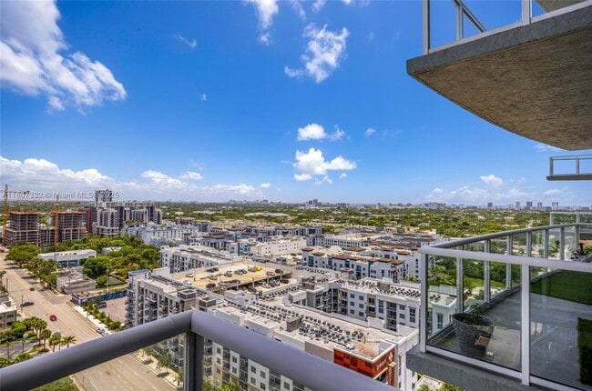315 NE 3rd Ave, Unit 1809 in Fort Lauderdale, FL - Building Photo - Building Photo