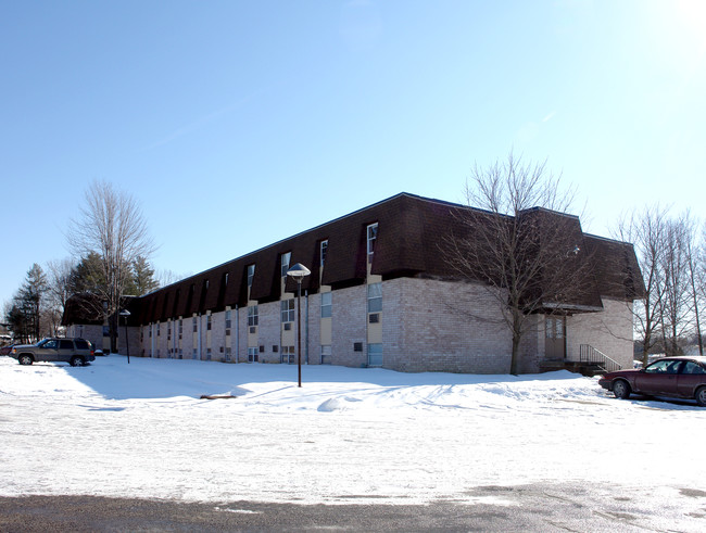 Pembrook Place in Youngstown, OH - Building Photo - Building Photo