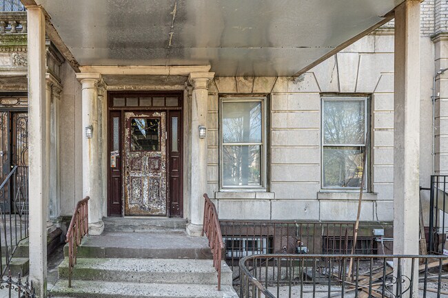 850 Eastern Parkway in Brooklyn, NY - Foto de edificio - Building Photo
