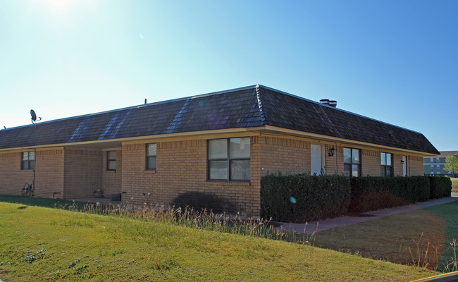 Flores Apartments in Lubbock, TX - Building Photo - Building Photo