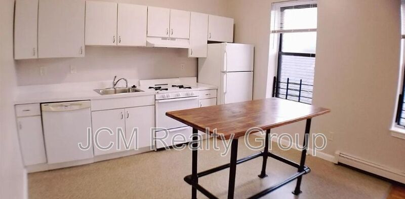 34 Hartwell St in Boston, MA - Building Photo
