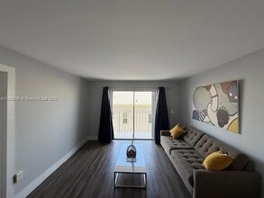 1615 Meridian Ave, Unit 303 in Miami Beach, FL - Building Photo - Building Photo