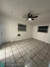 1161 NE 23rd Terrace in Pompano Beach, FL - Foto de edificio - Building Photo