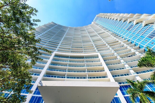 2020 N Bayshore Dr, Unit # 3703 in Miami, FL - Building Photo - Building Photo