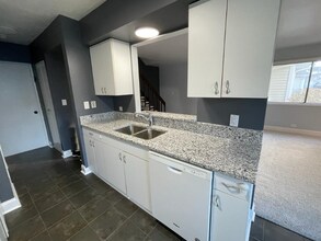 220 N Waterford Dr in Schaumburg, IL - Building Photo - Building Photo