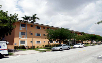 Salzedo in the Gables Condos in Coral Gables, FL - Foto de edificio - Building Photo