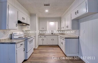 1905 Labette Manor Dr in Little Rock, AR - Building Photo - Building Photo