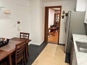 20 Bryon Rd, Unit 3 in Chestnut Hill, MA - Building Photo - Building Photo