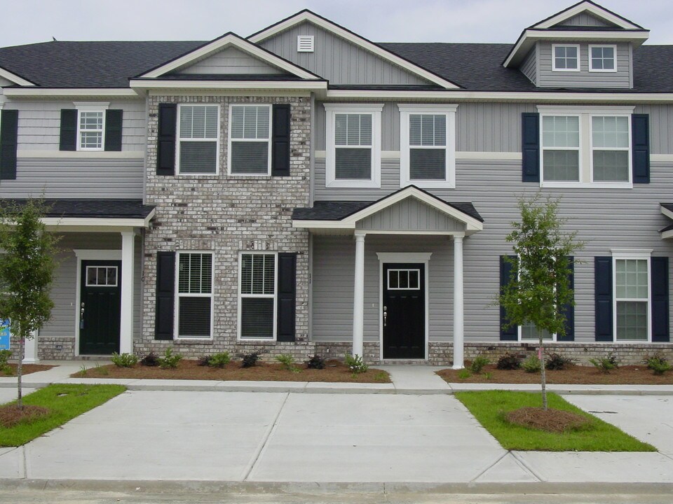 111 Ventura Pl in Pooler, GA - Building Photo