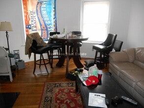 21 Saint Lukes Rd, Unit 1 in Boston, MA - Foto de edificio - Building Photo