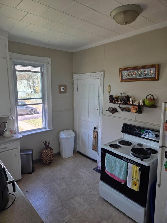 property at 818 6th St S