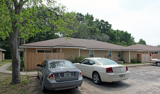 1917 Lansing Dr in Pensacola, FL - Foto de edificio - Building Photo