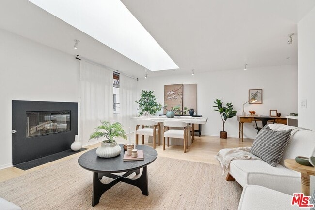 5806 Waring Ave in Los Angeles, CA - Building Photo - Building Photo