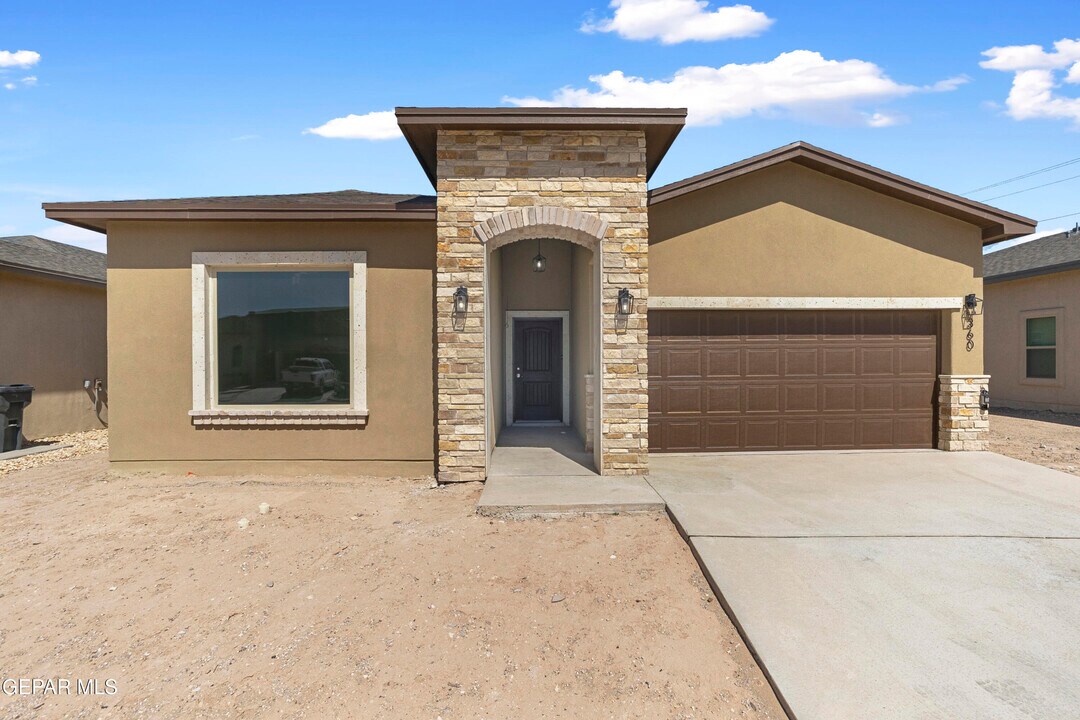 360 Playa Vis St in Horizon City, TX - Building Photo